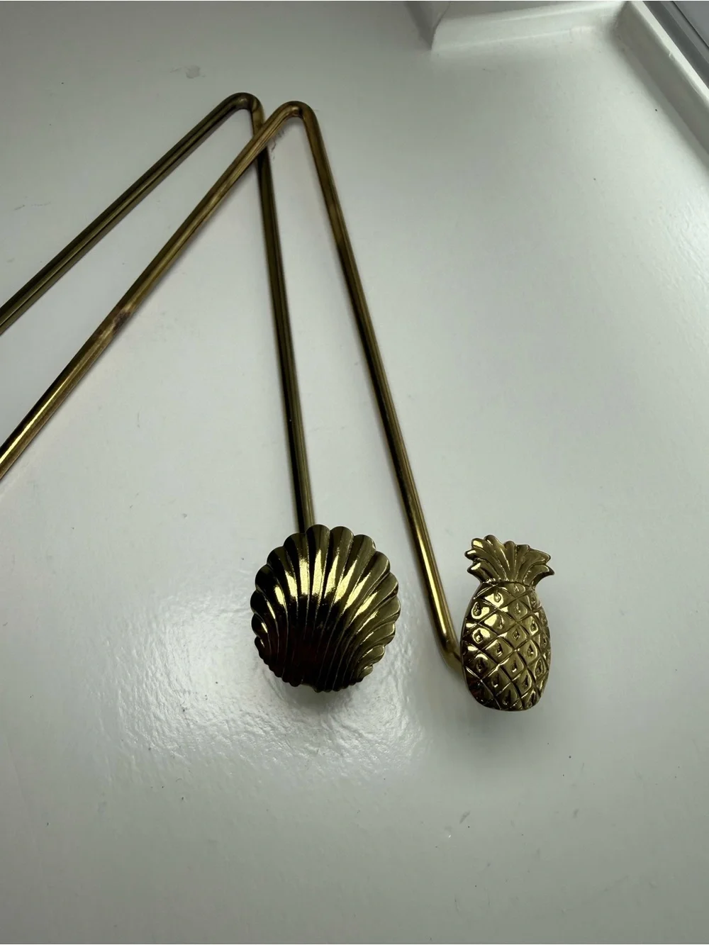 Vintage Gold Pineapple & Shell plate holder Set
